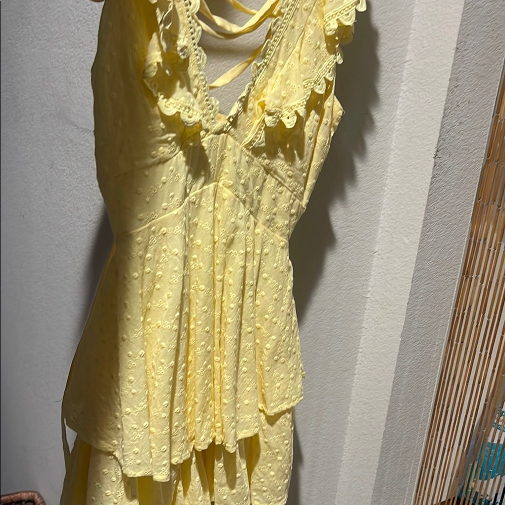 Yellow Lace Sleeveless Backless Jumper